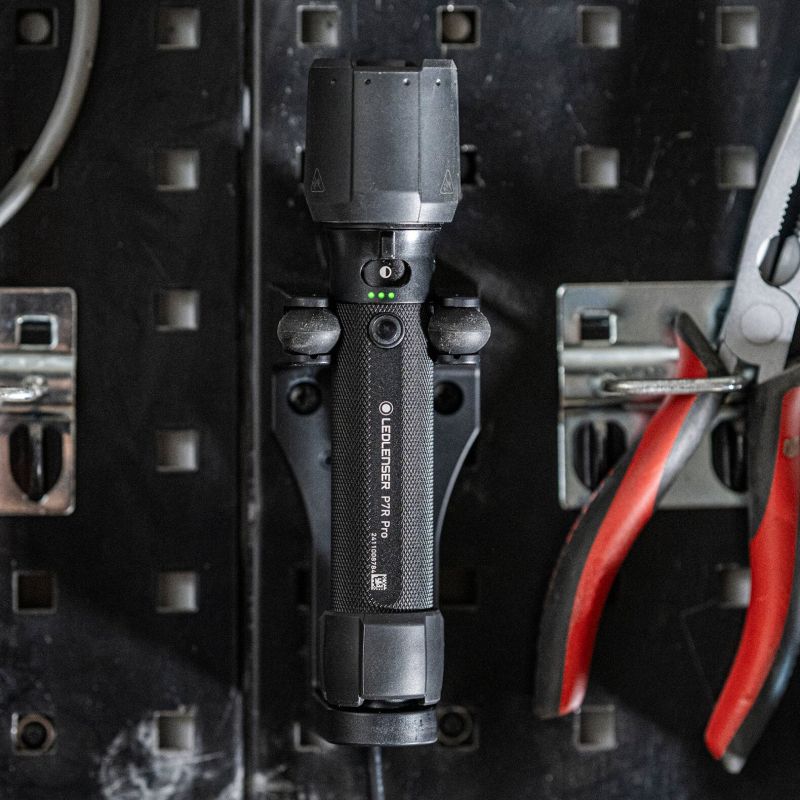 Ledlenser P7R PRO - zaklamp - oplaadbaar - 2.000 lumen - 330 m - IP68 - natuurlijk licht